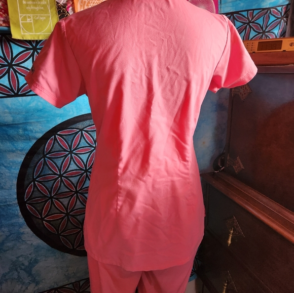 Grey's Anatomy Scrubs - Picture 3 of 7